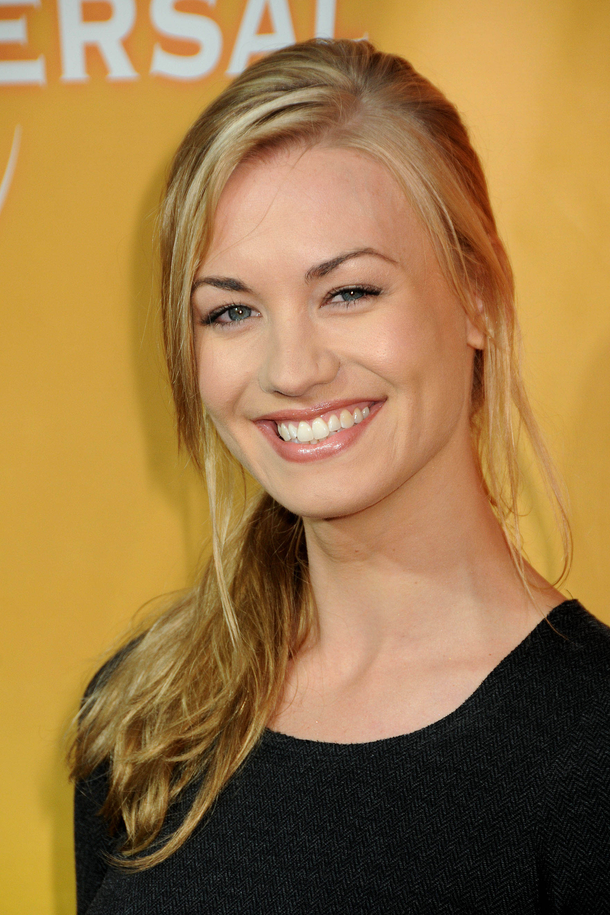 Yvonne Strahovski Images