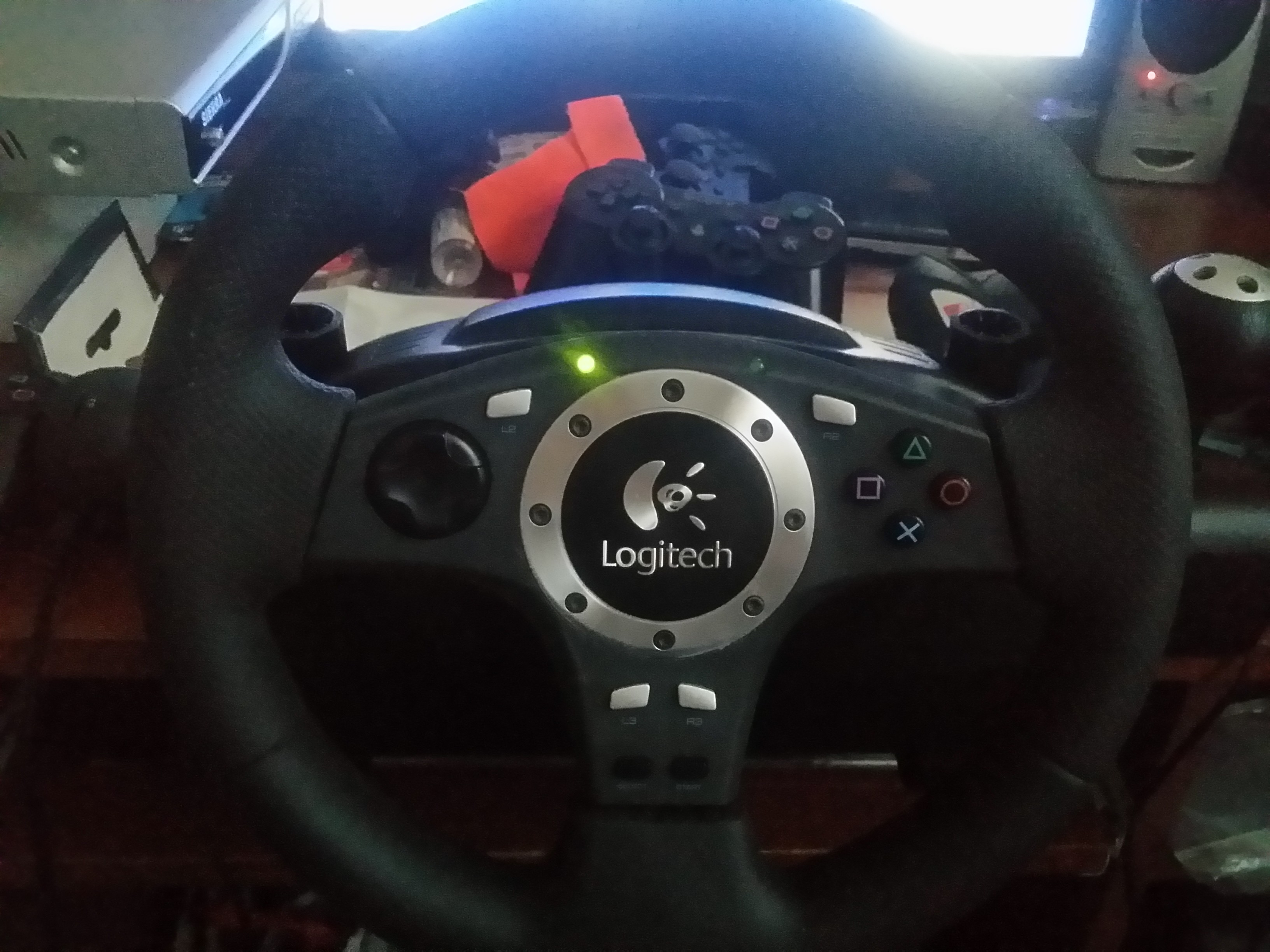  Logitech driving pro sol ışık yanıp sönüyor