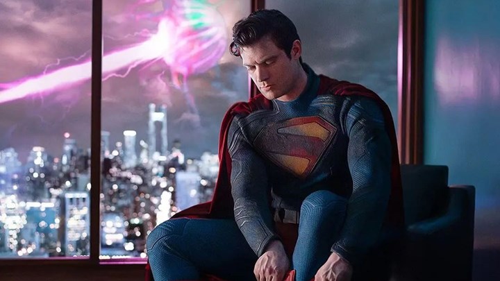 Yeni Superman filminden ilk afiş paylaşıldı; Fragman da bu hafta geliyor