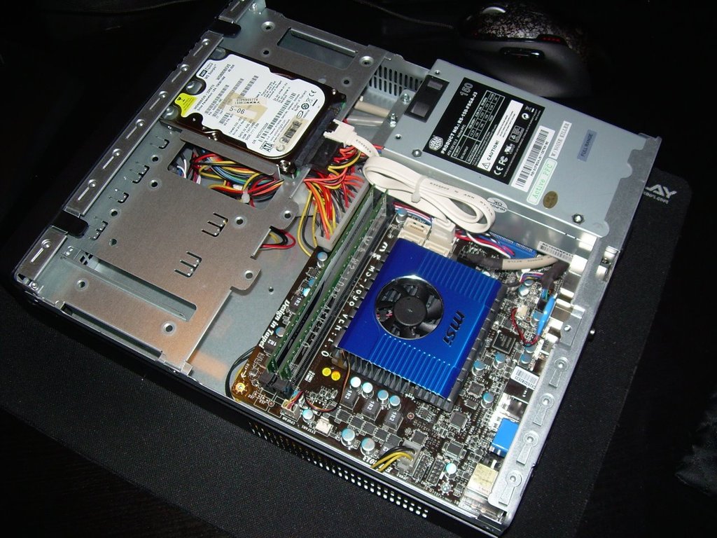  MSI Fusion Mini ITX + Coolermaster Slim Kasa + 4GB
