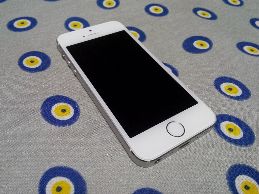  SATILDI - iPhone 5S Gümüş Beyaz 16GB - Sıfır Kullanılmamış