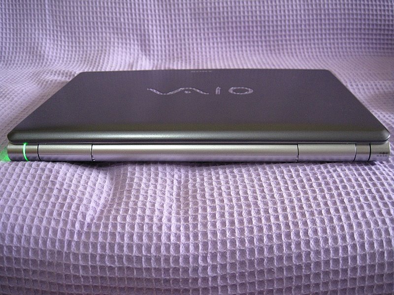  sony vaio fw serisi detaylı fotoğraflar..15.4-16.4 ınc karşılaştırması
