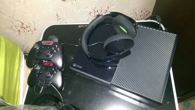  Xbox One + Fifa 16 + GTA +Star Wars + Yan ürünleri Ürün satıldı!