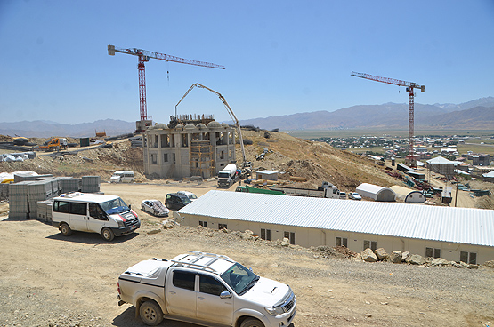 Hakkari Yüksekova'da terör mağdurları için konutlar yükseliyor