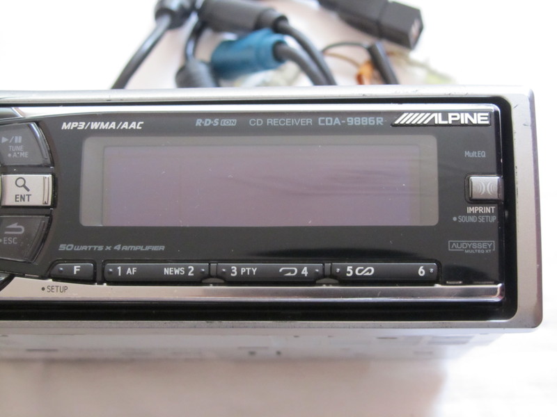 Alpine CDA-9886R 4 Volt 3 RCA lı RDS Radyolu Animasyonlu Ekranlı USB CD Mp3 Çalar