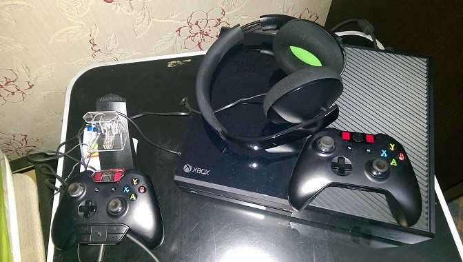  Xbox One + Fifa 16 + GTA +Star Wars + Yan ürünleri Ürün satıldı!