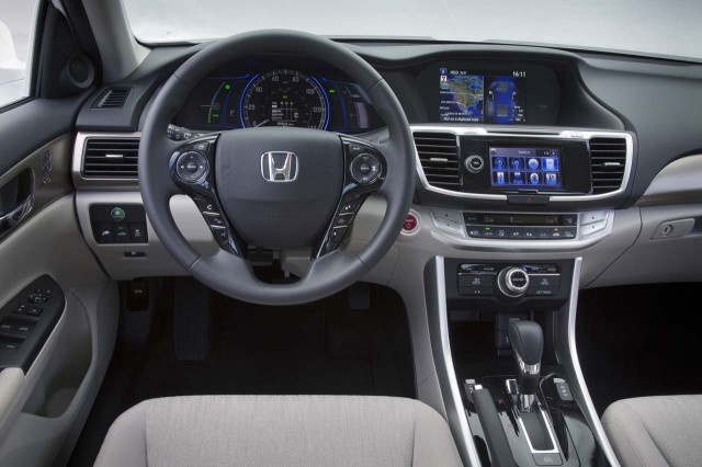  ACURA TLX TANITILDI. HONDA ACCORD OLABİLİR Mİ?