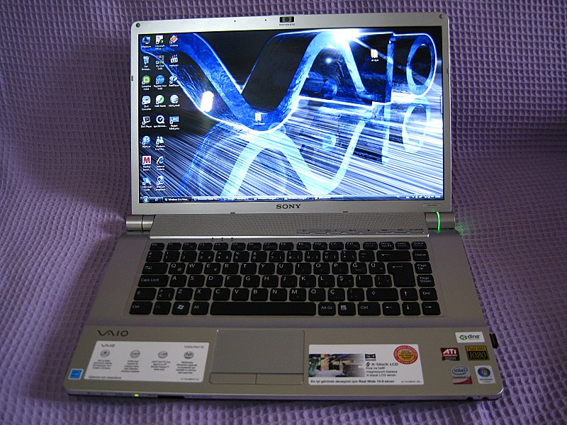  sony vaio fw serisi detaylı fotoğraflar..15.4-16.4 ınc karşılaştırması