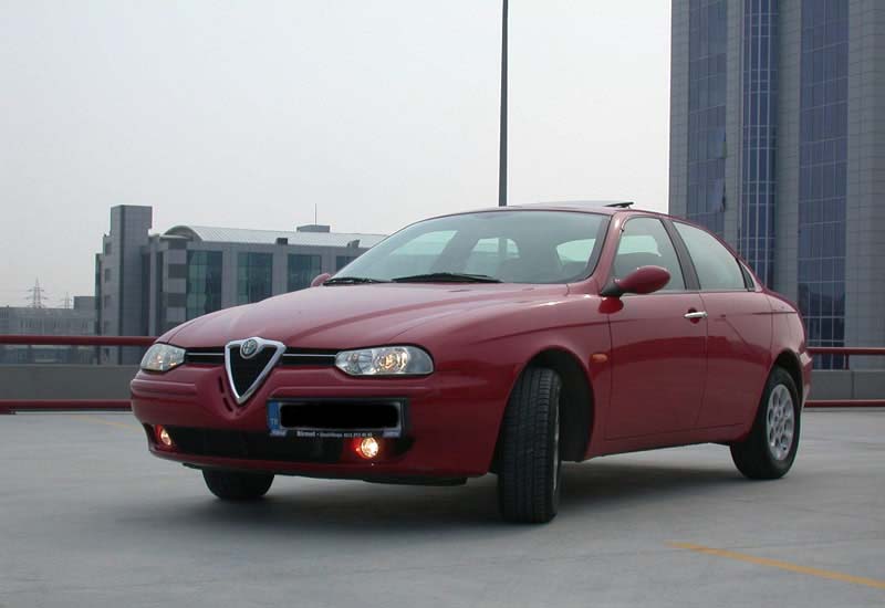  Alfa Romeo 156 kullananlar bir fikir versin.