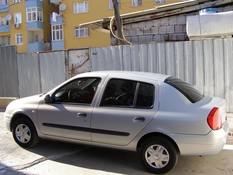  Renault Clio Symbol , sizce nasıl görünüyor?