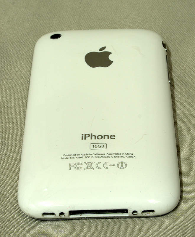  IPHONE 16GB 3GS BEYAZ.. İHTİYAÇTAN SATILIK, ÇOK TEMİZ!! 1050 TL..