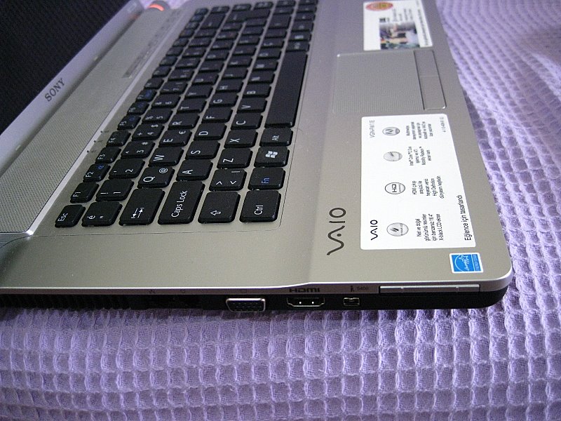  sony vaio fw serisi detaylı fotoğraflar..15.4-16.4 ınc karşılaştırması