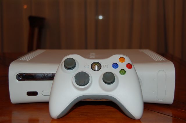  İZMİR- SATILIK XBOX 360 NTSC-U PREMIUM FW ve EKSTRALAR RESİMLİ - 670ytl