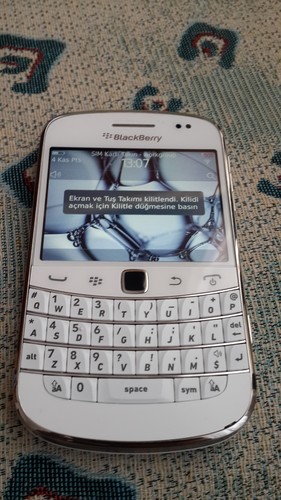  Fiyat Düştü Acil  Satılık  Blackberry bold 9900 beyaz (teknosa faturalı) 550 TL