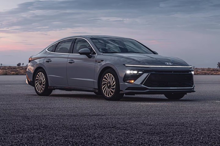 Hyundai, elektrikli araç tasarımında LED şeritlerden vazgeçiyor