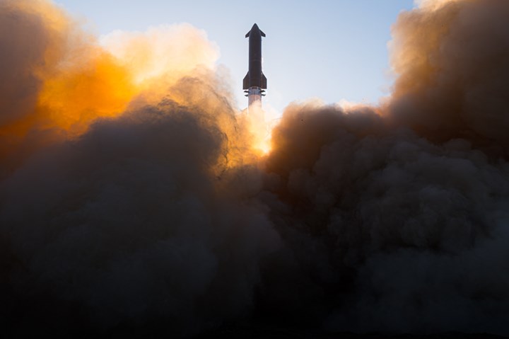 SpaceX’in Starship uçuşunda patlama: Yüzlerce enkaz Dünya’ya düştü