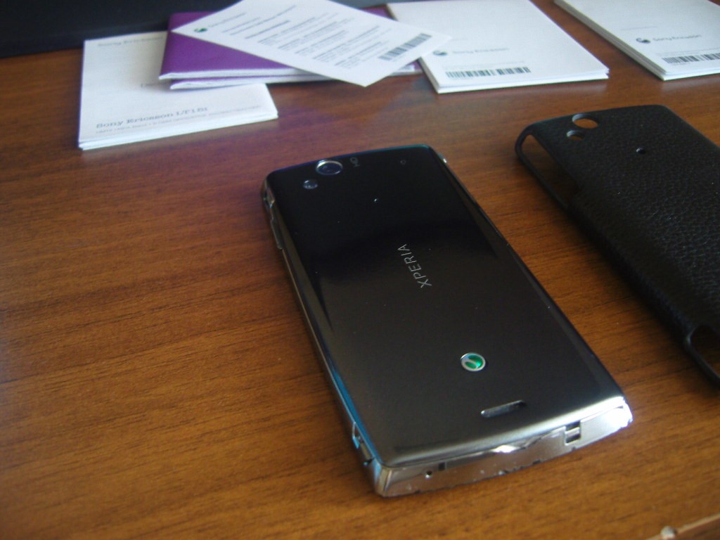  Satılık full kutu Sony Ericsson Xperia Arc Garantili Faturalı (fiyat düştü)