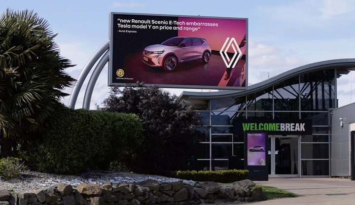 Renault, yeni reklam panosuyla Tesla kullanıcılarını hedef aldı