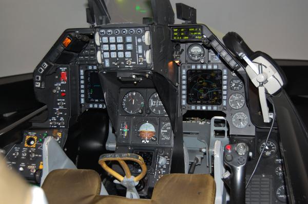  F-16 Ev Kokpit Simülatörü Yapımı