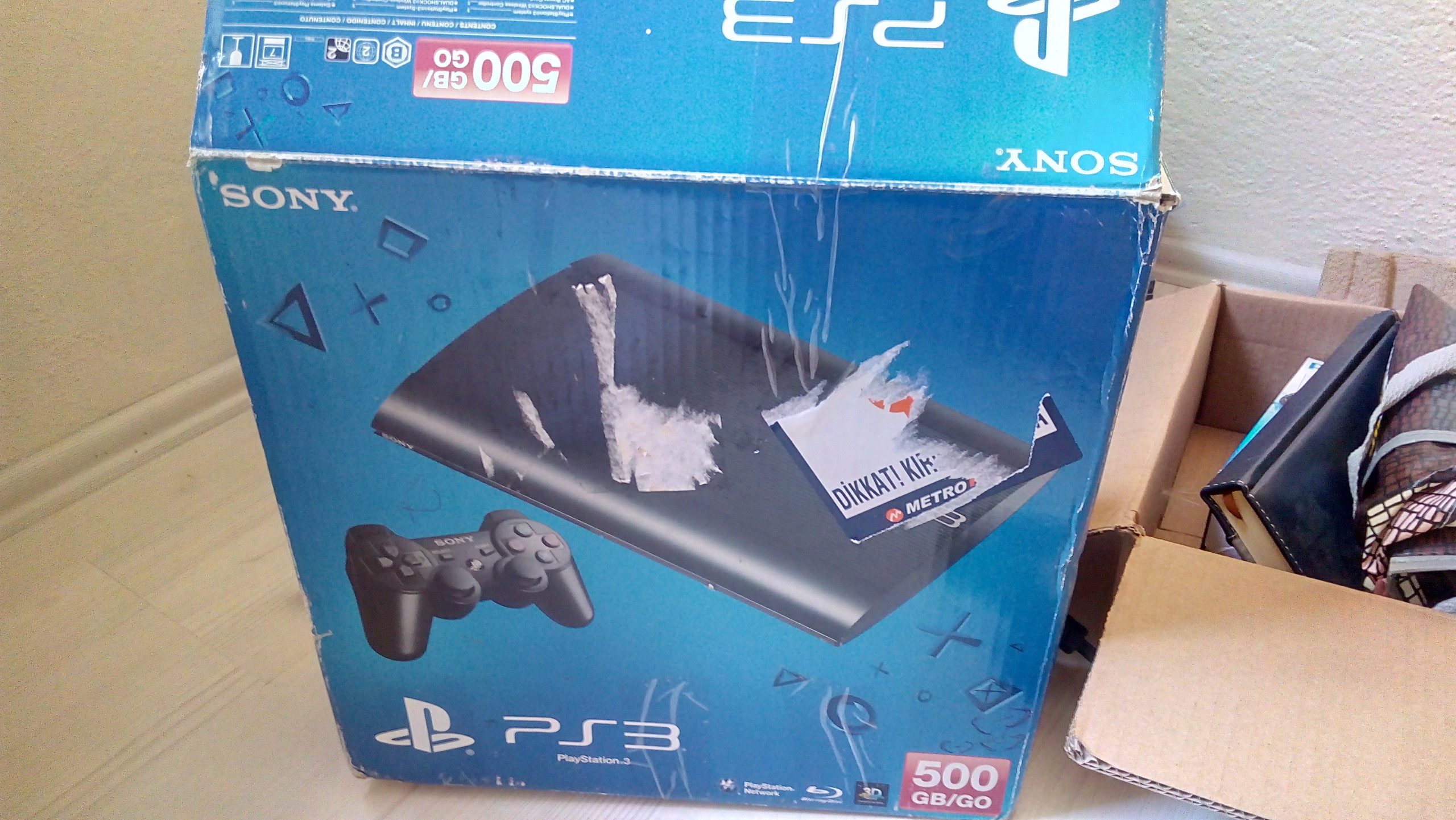  Satılık 500 gb superslim ps3 + 2 kol(1i arızalı) + 1 oyun