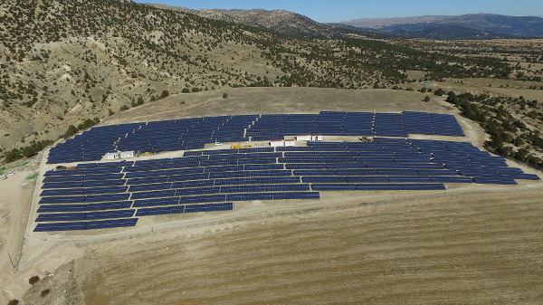 ET Solar, Türkiye'deki iki güneş enerjisi santralini birleştirdi