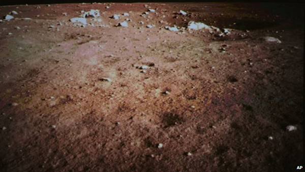 Çin'in Ay'a yolladığı ilk uzay aracı Yutu, fotoğraf göndermeye başladı