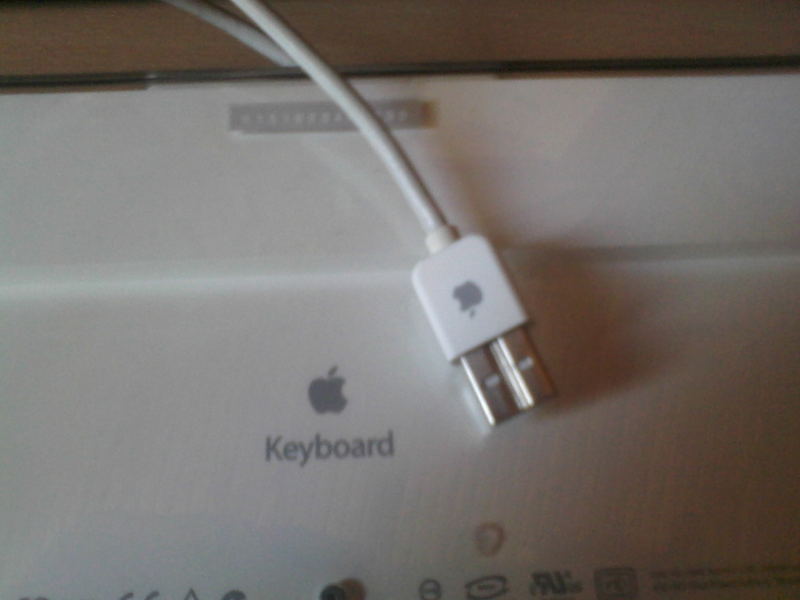  SATILIK APPLE Keyloard BEYAZ KILAVYE )UYGUN FİYAT 30 TL