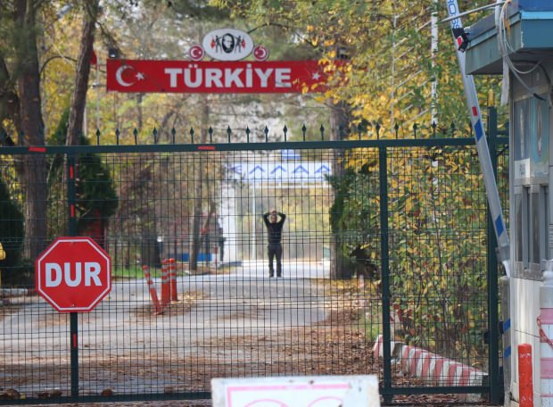 Türkiye DEAŞ'lı teröristi sınır dışı etti, Yunanistan kabul etmedi