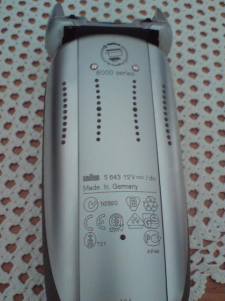  Braun 8595 Dijital Göstergeli Üniteli Şarjlı Traş Makinesi