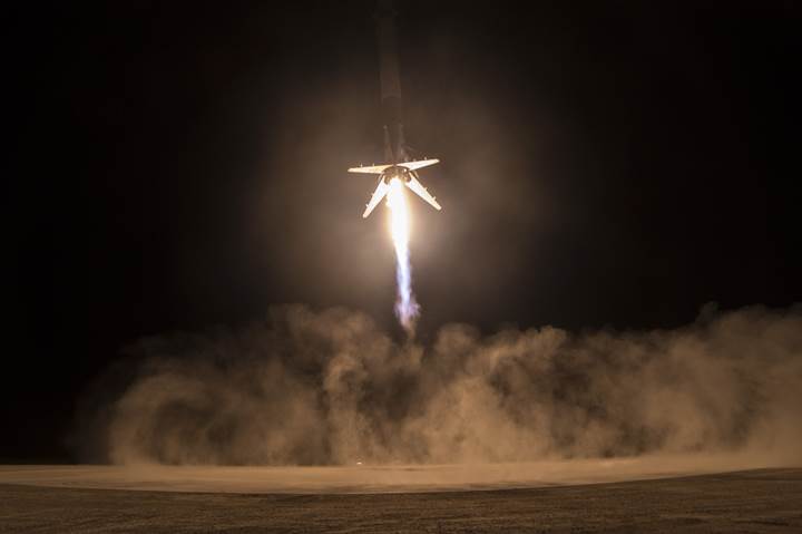 SpaceX'den ağır çekimde inanılmaz roket görüntüleri (VİDEO)