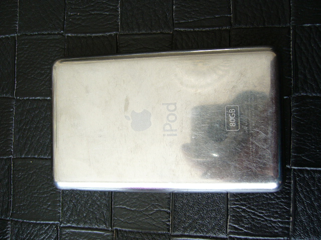  İNDİRİM!!! iPod klasik 6.nesil siyah 140tl- igrado kulaklık 50 tl. nano 30 tl
