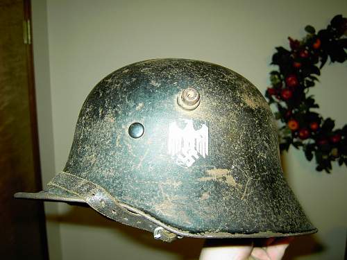  Fransız askerine Nazi miğferi