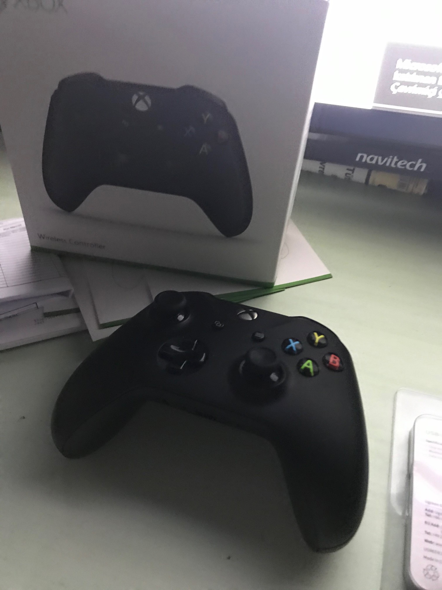 Microsoft Xbox One S+Ugreen Bluetooth Adaptör