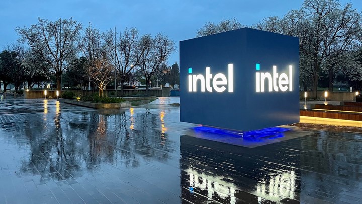 Intel'in piyasa değeri 16 yılın en düşük seviyesini gördü
