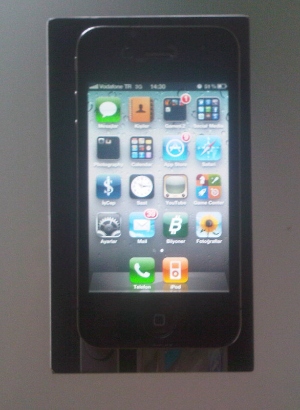  Satılık iPhone 4 16GB, Siyah, 'sıfır ayarında' Pasaport kayıtlı. 975 TL.