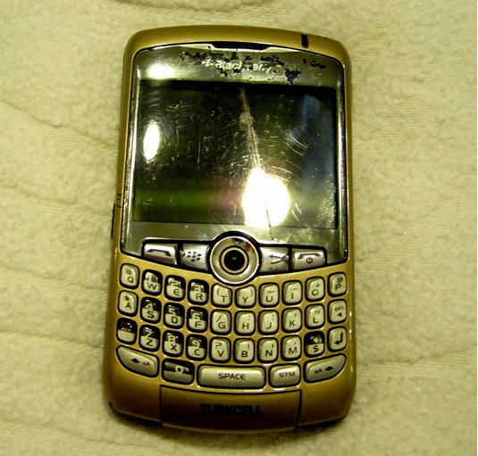 SATILIK BLACKBERRY 8320 - DIŞ KAPAĞI KIRIK - 175 TL