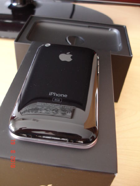  Turkcell'den Iphone 3G 8gb, tertemiz, garantili, kayıtlı, full aksesuarlı