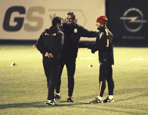  Sneijder ve Hamza Hamzaoğlu birbirine girdi
