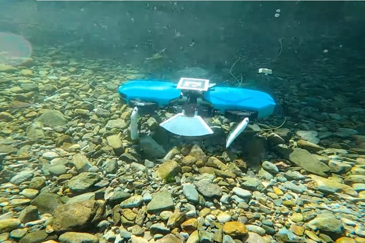 Suda yüzgeçleriyle yüzebilen, yürüyebilen ve sürünebilen robot geliştirildi