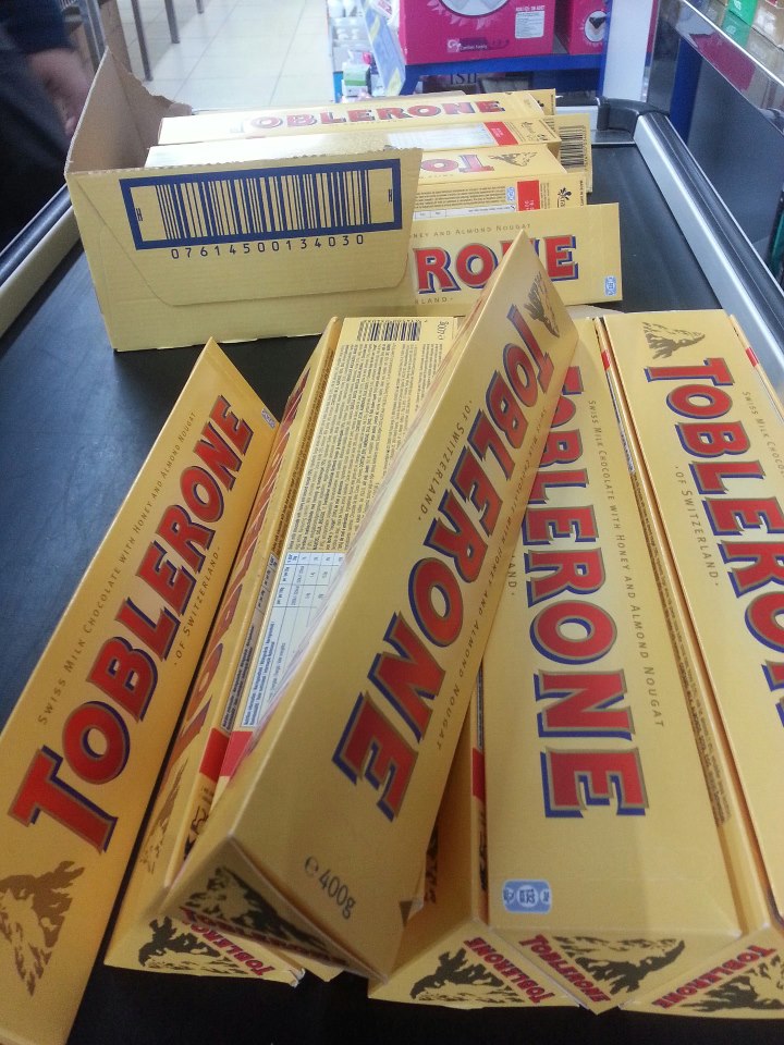 Пирамида из упаковок Toblerone