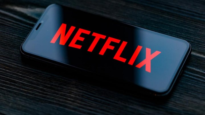 Netflix'ten şifresini paylaşan kullanıcılar için ek ücret ödeme zorunluluğu