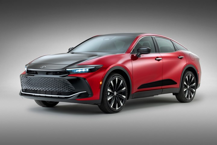 2023 Toyota Crown ailesi tanıtıldı: Yeni tasarım ve dört farklı gövde tipi