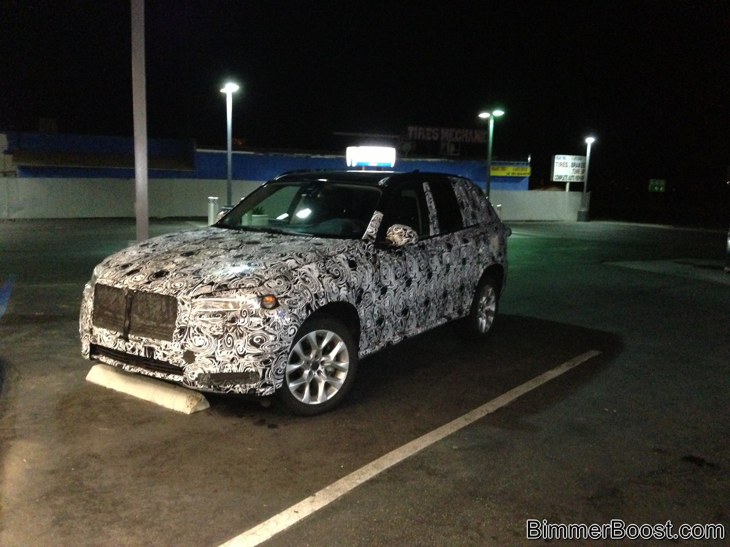  BMW X7'nin Spy fotoğrafçılara yakalandığı iddia ediliyor.