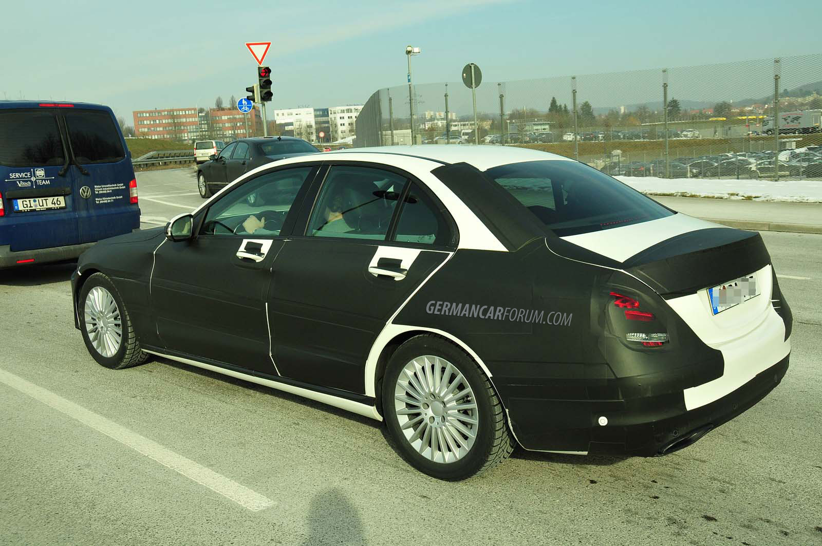  YENİ MERCEDES C SERİSİ HAFİF KAMUFLAJLI!