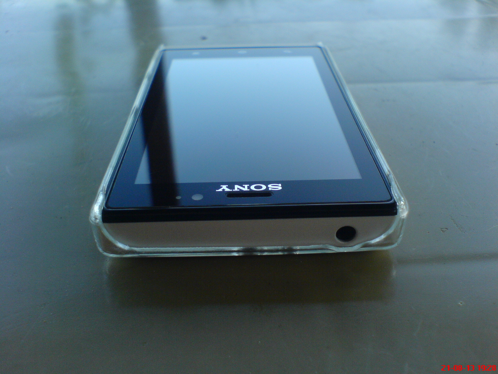  Xperia Sola şeffaf sert kılıf