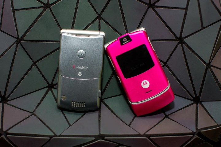 Motorola Razr 2023 görüntülendi: Retro bir tasarıma sahip olacak