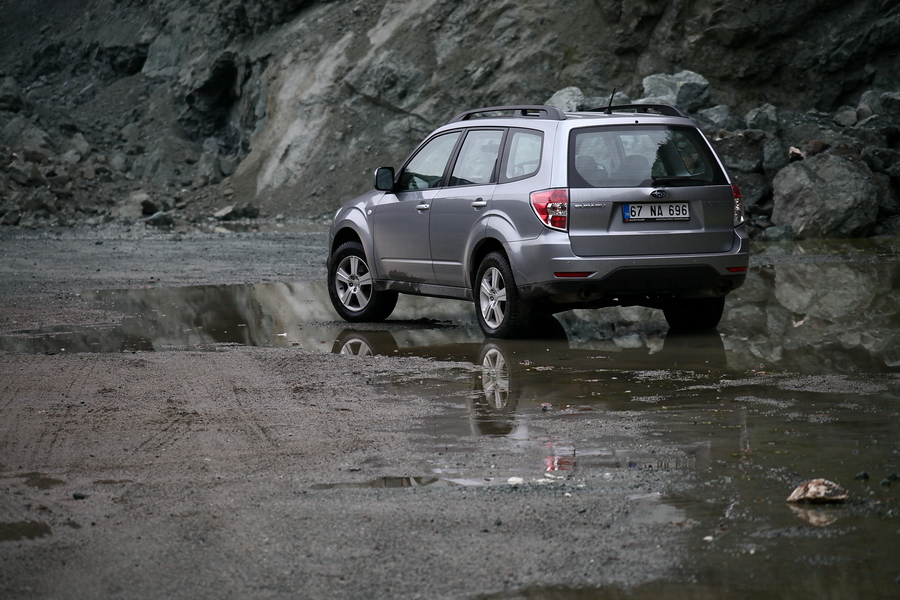  Corolla gitti, Forester geldi.(Yeni Fotoğraflar+Videolar))