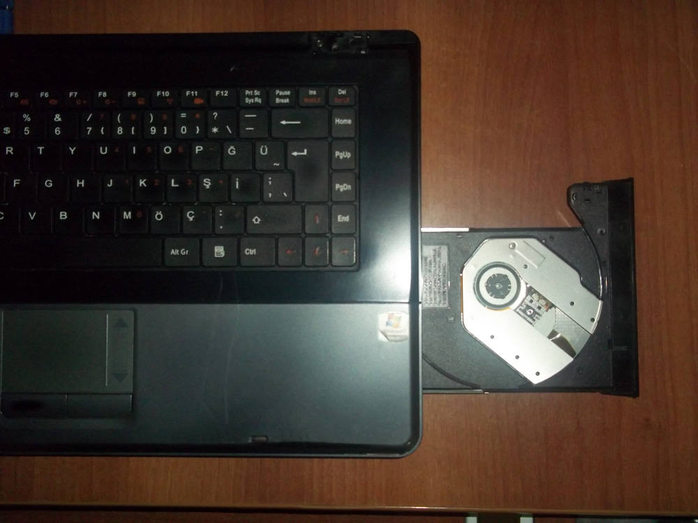  SATILIk Exper V50SI1 Notebook Ekransız Çalışır Durumda