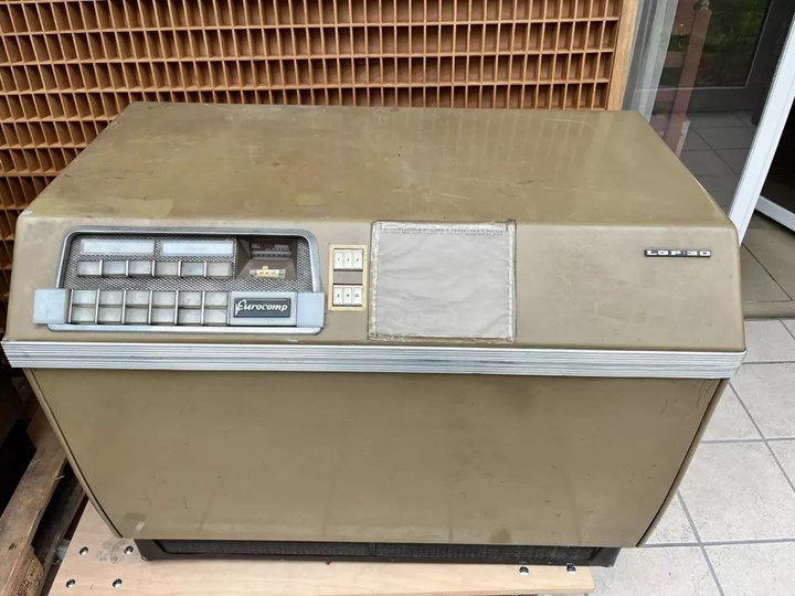 Reddit kullanıcısı bodrumunda 1956 yılından kalma son derece nadir bilgisayar buldu