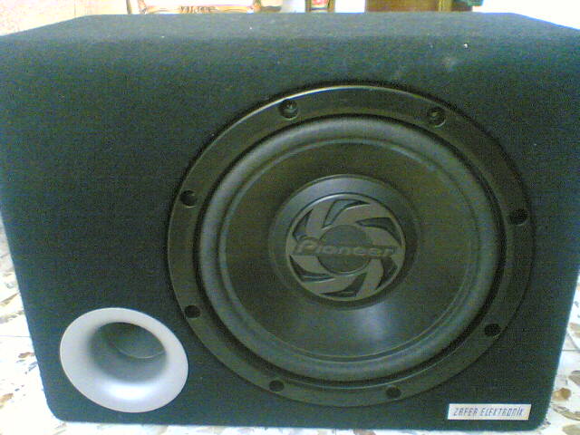 satlık pıoneer woofer 30 cm kabınlı harward anfı